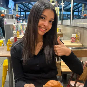 Khadija, Baby-sitter Bilingue 