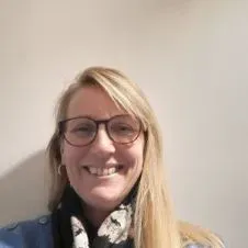 Garde d'enfant expérimentée et sérieuse 