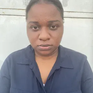 Empregada de limpeza responsável, assídua e pontual.