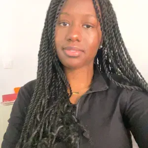   Baby-sitter sérieuse et douce disponible