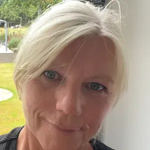 Aide à domicile responsable nettoyeuse