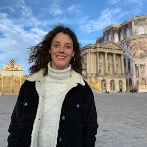 Baby-sitter disponible pour vos petits !