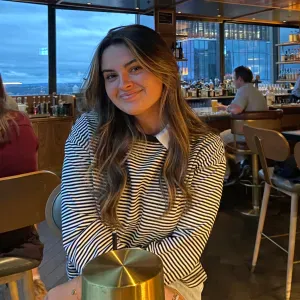 Baby-sitter expérimentée alentours de Nice. 