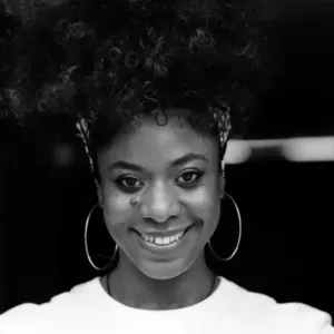 Journaliste et auteure donne cours d'anglais