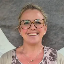 Online English teacher from school to business English 