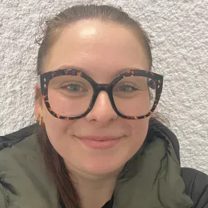 Amatrice de garde de chien en journée et en nuit 