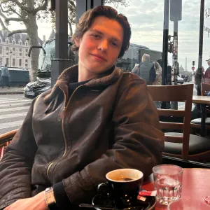 Tuteur trilingue (FR/EN/DE) à Paris