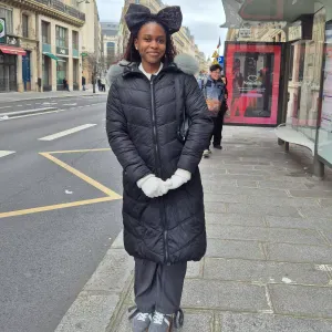 Baby-sitter étudiante fiable et attentionnée