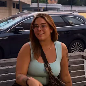 Cuidador y paseadora de perros