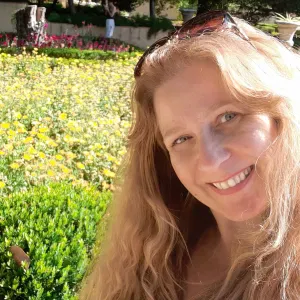 Eencarrgada de limpeza disponível 