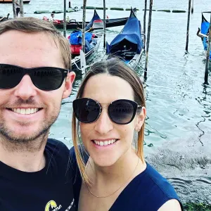 Recherche personne pour déposer notre fille à l'école