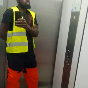 Je suis  ménagère  nettoyage  vitre  