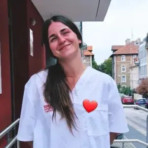 Caring physiotherapist looking for a nice time with elderly