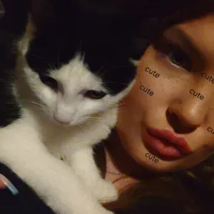 Ung og omsorgsfuld dyrepasser tilbyder pasning