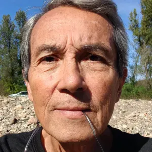 Papa, grand pére expérimenté avec enfants bas âge