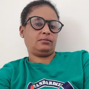 Experiência e cuidados de crianças e idosos em Moçambique 