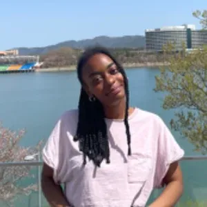 Propose baby-sitting ou aide aux devoirs