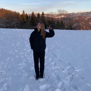 Bonjour je m'appelle Thelma je suis pet et baby sitter 