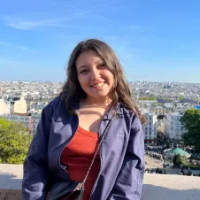 Baby-sitter expérimentée joyeuse et qui adore les enfants :)