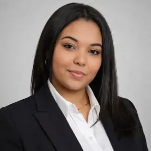 Babysitter carinhosa com experiência em bebés e crianças