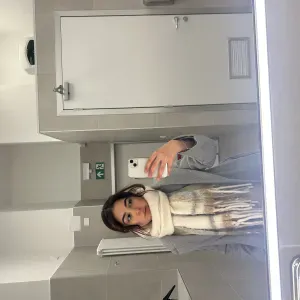 Amorevole babysitter O aiuto domestico