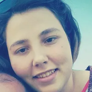 Je suis disponible pour etre dame de compagnie