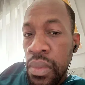 Homme de nettoyage  je suis à la recherche du travail 