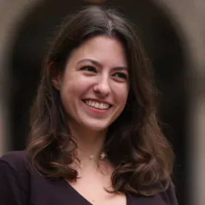 Eve disponible pour la garde d'enfants et l'aide aux devoirs