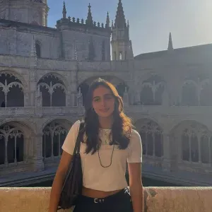 Baby-sitter responsável e com experiência com crianças