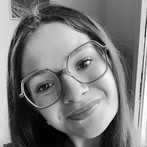 Baby-sitter et étudiante auxiliaire de Puériculture