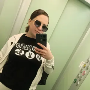 Прибиральниця,без важливої посади 