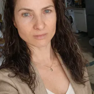 Agent d'entretien expérimenté propose services de nettoyage