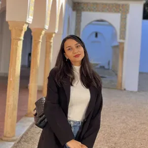 Etudiante diplômée en médecine baby-sitter