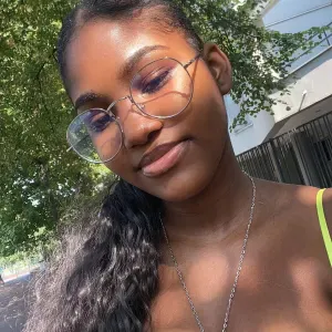 Babysitter com experiência em Lisboa/ Setubal 