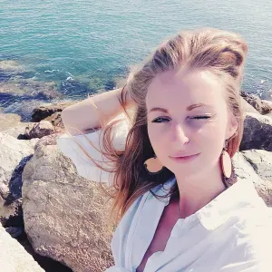 Salve,sono Petra . Offro aiuto con la pulizia