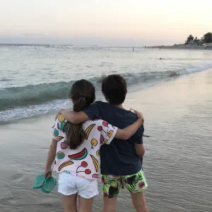 Recherchons une personne pour garder nos 2 enfants à Salon