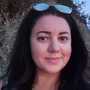 Baby-sitter expérimentée, 10 ans d'expérience avec enfants