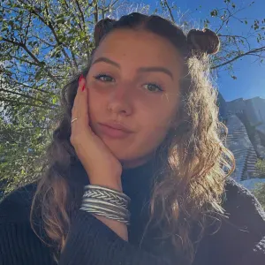 Étudiante véhiculée disponible pour garde d'enfants – Août 