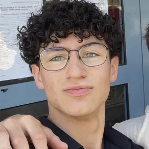 Baby-Sittet expérimenté et drôle  