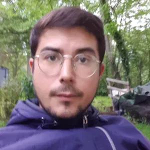 Pet-sitter avrillé avec son toutou lodge