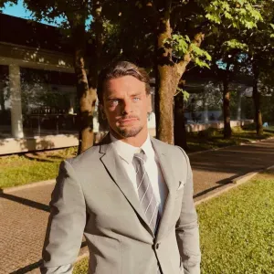 Procuro Empregada Doméstica