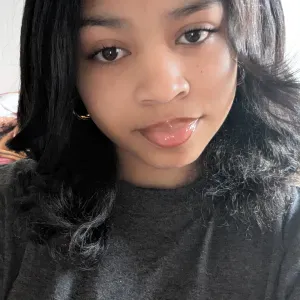 Babysitter sérieuse et expérimentée – Disponible à Dijon