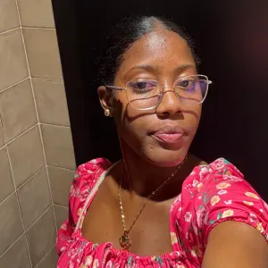 Babysitter disponível em Covilhã.