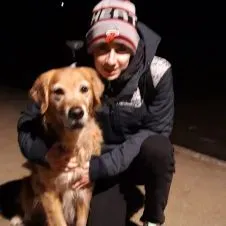 Je peux garder votre chien, le promener et le nourrir