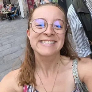 Garde d'enfant au alentours de Mèze