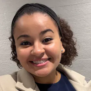 Procuro emprego como babysitter ou limpezas 