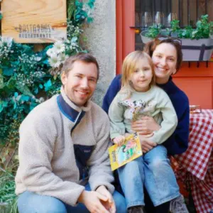 A Leona está à procura de uma babysitter para brincar