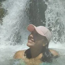 cuidadora de mascotas y estilista canina 