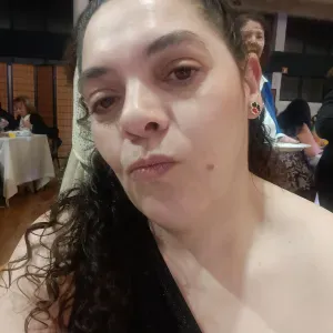 Empregada de limpeza responsável dinâmica organizada 