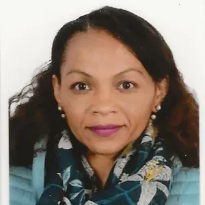 Empregada doméstica eficiente e responsável. 